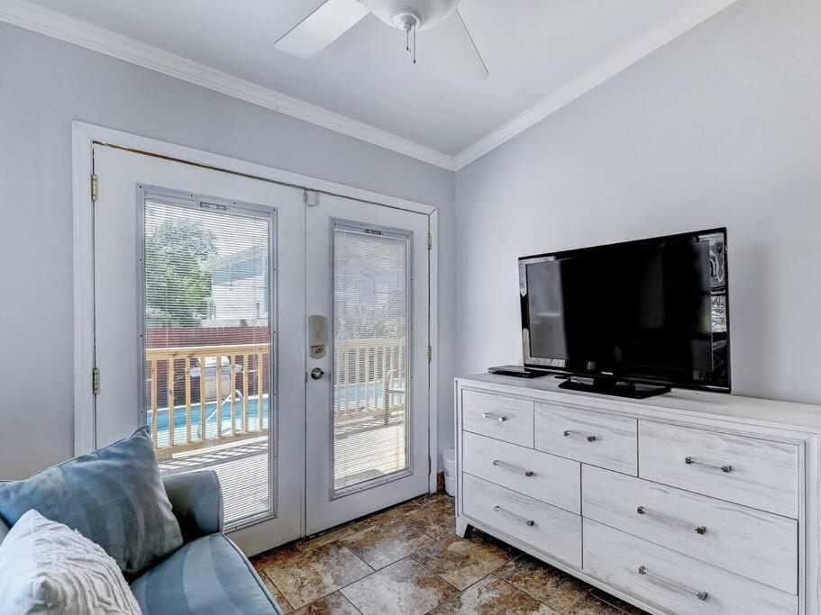 Historic Savannah Gold Private Condo With Pool - 2Bed, 1&Half Bath, Sleeps 6, 1St Floor, 15 Min Walk To Historic Savannah Center And All Attractions Luaran gambar